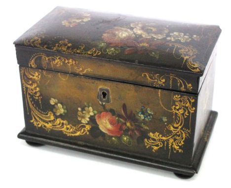 AN EARLY VICTORIAN PAPIER MACHE RECTANGULAR TEA CADDY with hand painted floral decoration on four turned feet, 16cm wide 
