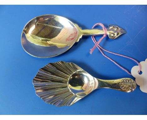 A LIBERTY AND CO. HALLMARKED SILVER CADDY SPOON, AFTER A DESIGN BY ARCHIBOLD KNOX, DATED BIRMINGHAM 1927, TOGETHER WITH A SHE