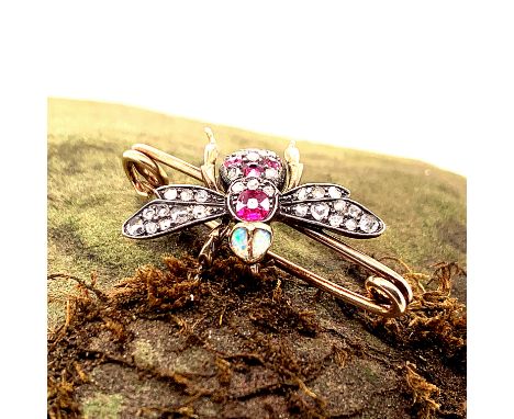 AN ANTIQUE GOLD AND GEMSET BEE BROOCH. THE BODY OF THE BEE IS SET WITH OLD CUT RUBIES AND DIAMONDS AND OPAL EYES. MEASUREMENT