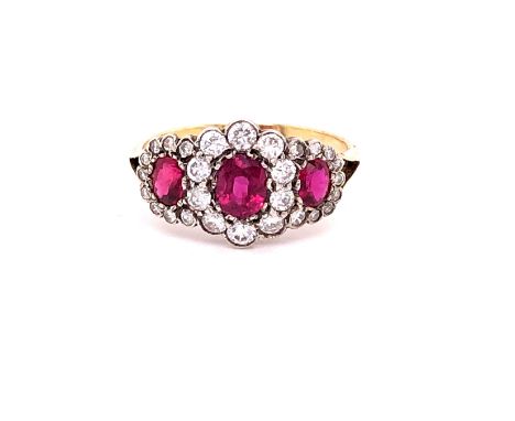 AN ANTIQUE GOLD GRADUATED RUBY AND DIAMOND TRIPLE OVAL CLUSTER RING. FINGER SIZE M 1/2, GROSS WEIGHT 1.9grms.CONDITION:Good a