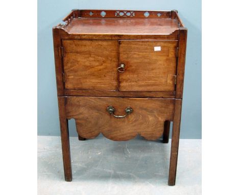 George III mahogany tray top commode on chamfered legs 