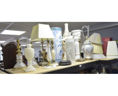 Quantity of table lamps to include a ceramic umbrella stand and a jardiniere 