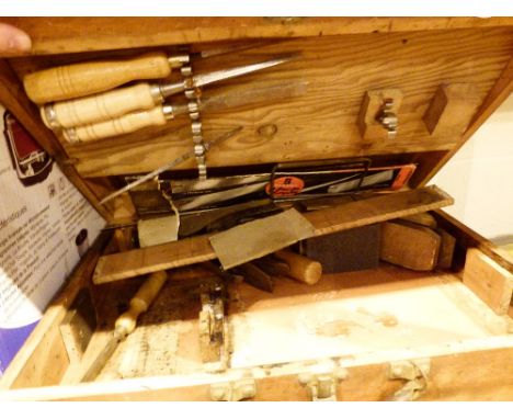 Carpenters travel case with tools 