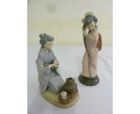 Lladro two figurines of Japanese geishas