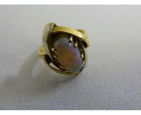 18ct gold opal ring