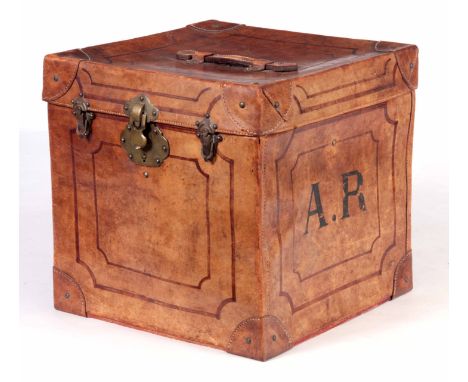AN EARLY 20th CENTURY LARGE BROWN LEATHER HAT TRUNK with brass lock and hinged lid opening to reveal floral lined interior an