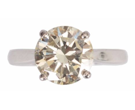 A LADIES PLATINUM 3.01ct SOLITAIRE DIAMOND RING the modern brilliant cut diamond accessed colour J-K clarity VS1 - shank size