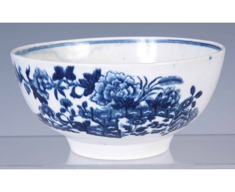 AN 18TH CENTURY BLUE AND WHITE FIRST PERIOD WORCESTER BOWL with flowering oriental branchwork decoration 15.5cm diameter