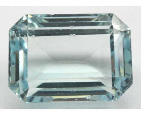 Loose stones: princess cut aquamarine, 2.7cts. P&amp;P Group 1 (£14+VAT for the first lot and £1+VAT for subsequent lots) 