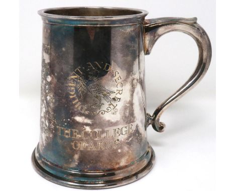 Hallmarked silver tankard, Sheffield assay, H: 13 cm, 270g. P&amp;P Group 1 (£14+VAT for the first lot and £1+VAT for subsequ