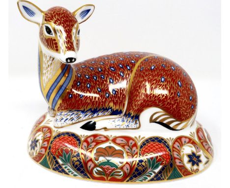 Royal Crown Derby paperweight with gold stopper, Collectors Guild Deer L: 16 cm, no cracks or chips. P&amp;P Group 1 (£14+VAT