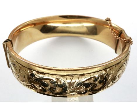 One fifth 9ct gold snap bangle, D: 65 mm, 30.6g. P&amp;P Group 1 (£14+VAT for the first lot and £1+VAT for subsequent lots) 