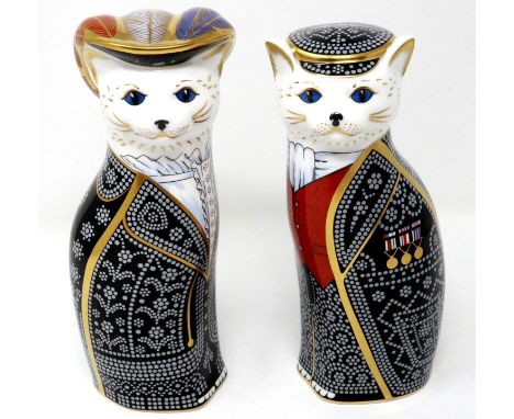Royal Crown Derby paperweight, Diamond Jubilee Pearly King and Queen, with gold stopper, H: 21 cm, no cracks or chips. P&amp;