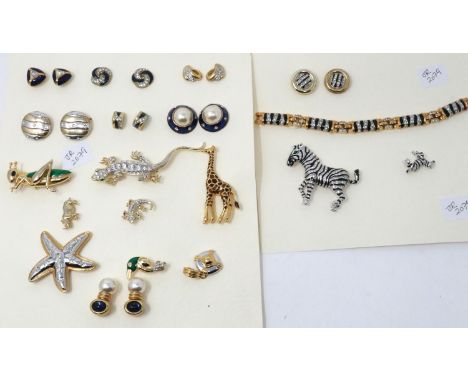 Quantity of vintage costume jewellery to include earrings, brooches and bracelets. P&amp;P Group 1 (£14+VAT for the first lot