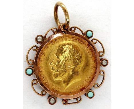 1913 George V half sovereign in a 9ct gold mount, 5.9g. P&amp;P Group 1 (£14+VAT for the first lot and £1+VAT for subsequent 