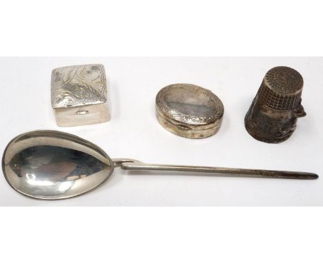 Two hallmarked silver pill boxes, 925 silver thimble and a silver spoon, combined 27g (4). P&amp;P Group 1 (£14+VAT for the f