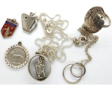 Mixed 925 silver jewellery including a ring and pendants. P&amp;P Group 1 (£14+VAT for the first lot and £1+VAT for subsequen