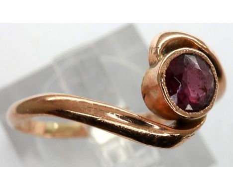 9ct gold ring set with a singular amethyst on a twist setting, size N, 1.3g. P&amp;P Group 1 (£14+VAT for the first lot and £