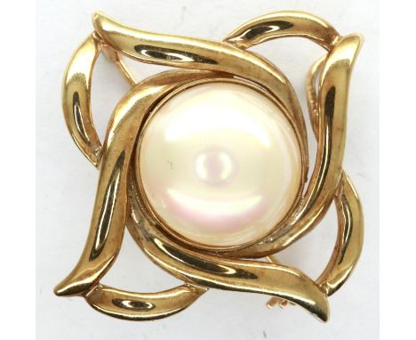 9ct gold pendant brooch set with a large opal, L: 40 mm, 6.9g. P&amp;P Group 1 (£14+VAT for the first lot and £1+VAT for subs