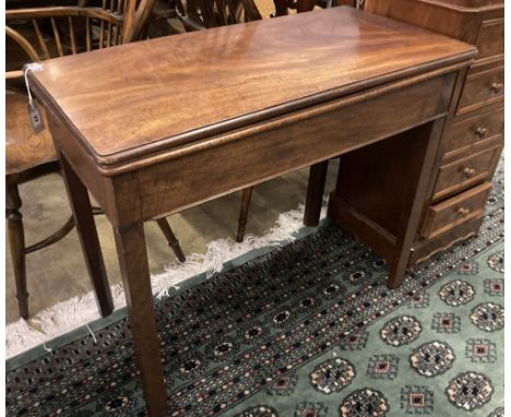 A George III mahogany folding rectangular card table, width 90cm depth 44cm height 74cm