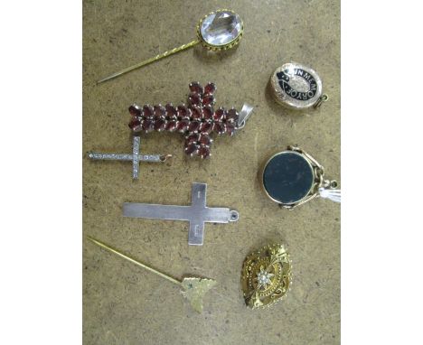 A group of 19th century and later jewellery to include a Regency gilded metal brooch, set with seed pearls in a star configur