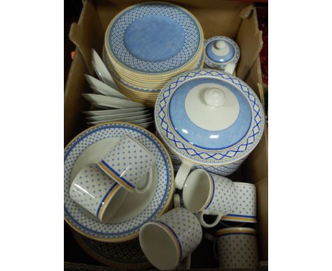 A modern Villeroy & Boch part tea and dinner service in the Perpignan pattern  Condition Report / Extra Information Eight pla