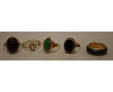 A ladies 22ct gold and cabochon jade set ring together with four other yellow gold and yellow metal semi precious set rings t