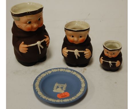 A graduated set of three Goebel figural jugs (a/f) together with a Wedgwood blue jasper ware miniature plate 