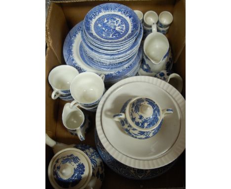 A modern Staffordshire blue & white willow pattern part tea & dinner service
