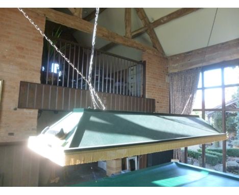 A WELL-MADE MAHOGANY SNOOKER CUE STAND with set of standard cues, two long cues, cue rest, scoreboard, fringed metal light ca