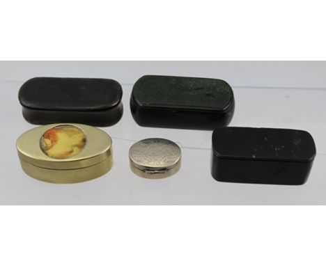 A HORN SNUFF BOX, together with TWO LACQUERED BOXES and TWO PLATED BOXES (5) 