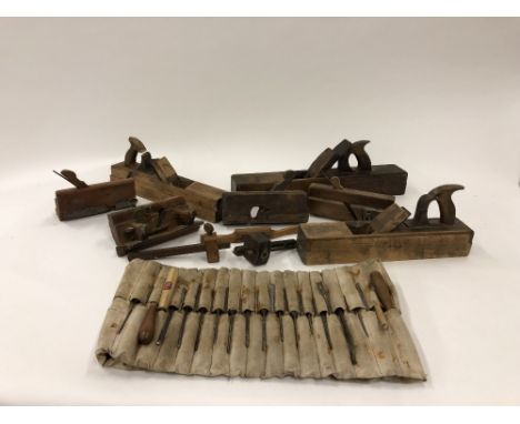 Woodworkers Tools: A large collection of 19th Century Woodworkers Tools, various planes, shavers, chisels etc., some brass mo