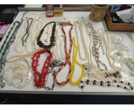 A quantity of beaded necklaces to include various pearl necklaces, one with a 925 silver clasp, a malachite necklace, a doubl