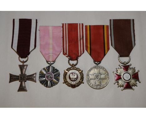 Polish group of medals including Cross of Valour with 1920 date, Red enamel PRL Cross, Walkach. O. Berlin etc (5)
