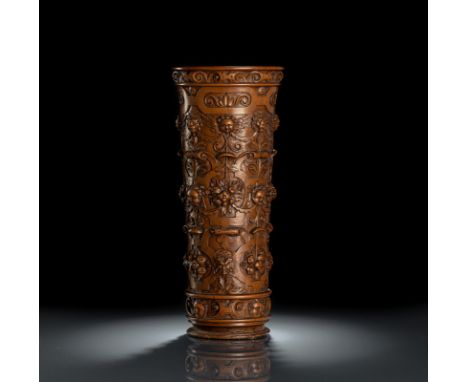   Feiner Renaissance-Stangenbecher Wohl Süddeutsch, 2. Hälfte 16. Jahrhundert H. 25,5 cm Wohl Buchsbaum mit feinster Reliefsc