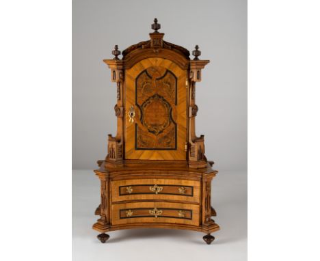   Louis XVI Miniaturaufsatz-Sekretär Süddeutsch, datiert 1784 56x30x17 cm Zweischübiges Unterteil, Aufsatz mit Türfach. Bronz