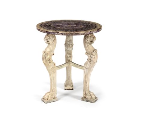   Neoklassizistisches Gueridon mit Amethystplatte H. 70/D. 61 cm Holz, Reliefschnitzerei und graue Fassung. Dreibeinig, gesch