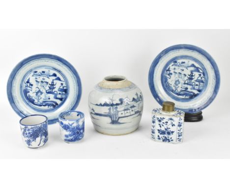 A Chinese Qing dynasty blue and white porcelain tea caddy, 18th century, probably Qianlong period (1736-1795), of octagonal f