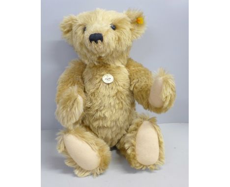 A Steiff 1903 Classic Teddy bear, with tag and button 