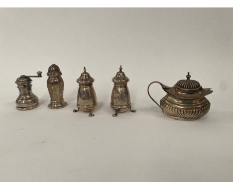 Silver pepperettes, pepper grinder and mustard, various makers and dates, dents present to all, 149g 
