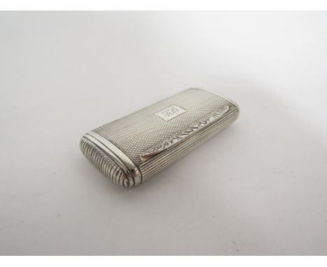 A Thomas Edwards silver snuffbox, engine turned crosshatch body, floral opener, gilded interior, London 1823, 41g 