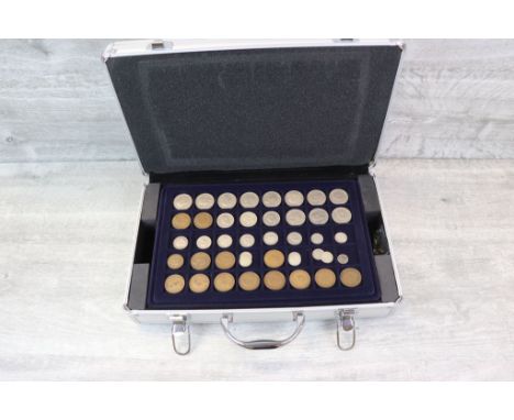 Box of mixed mainly UK coinage to include a double Florin, Silver Florins, Pennies (K,N &amp; H, 1912, 1918, 1919) Shillings 