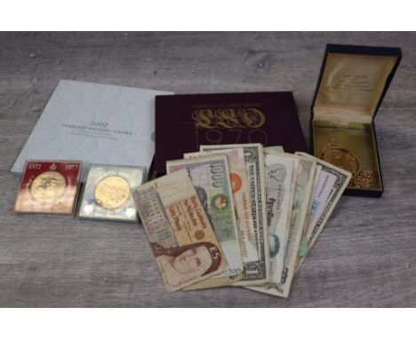 Collection of vintage Crown coins etc and a small collection of World Banknotes to include USA &amp; Germany