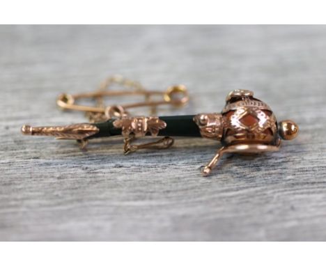 Victorian novelty jasper and agate rose gold brooch modelled as a Scottish Claymore sword, the green bloodstone agate set sca
