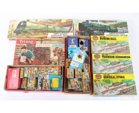 Merit boxed and carded 00/HO Gauge station and track side accessories, seventeen boxed accessories including, oxygen cylinder
