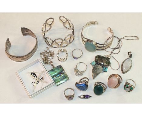 A large silver ring set rose quartz, a 925 silver bangle of abstract design and other silver and white metal jewellery, gross