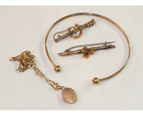 A 9ct gold bangle with bead terminals, a small 9ct gold locket on chain and two small brooches, (1 a/f), 9.4g, (4).