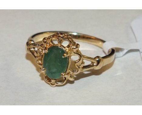 A modern 14k gold ring claw-set an emerald, size M, 2.1g.