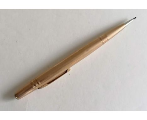 A Life-Long gold-cased pencil with engine turned design, 13 cm, 20.8g, nib good, slight dent to top