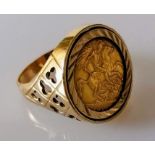 An Edwardian gold half-sovereign ring, 1910, hallmarked 9ct, size T, 9g